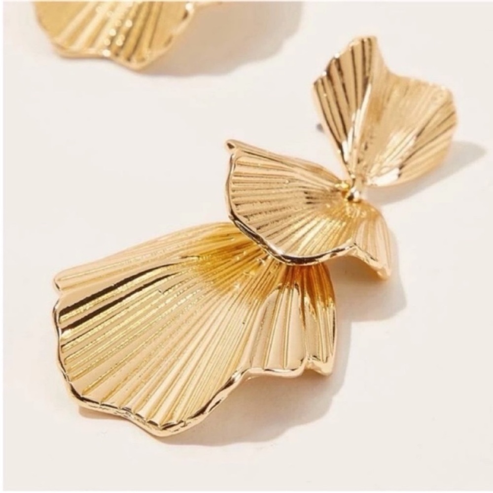 NWOT Azalea 18K Gold Plated Drop Earrings - Picture 3 of 3
